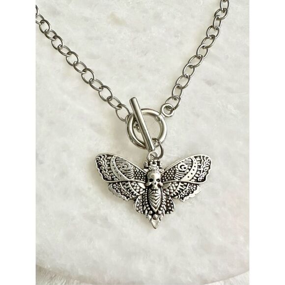 Silence of the lambs death head moth pendant Halloween toggle necklace - Picture 1 of 2
